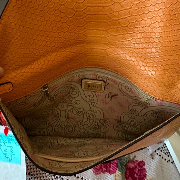 Guess clutch bag in very good condition. - Picture 4 of 6